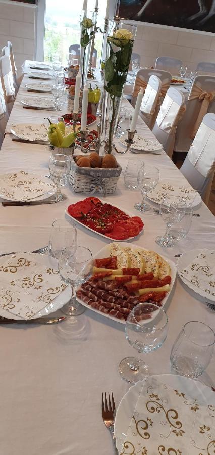 Apartmani Bojeresku Νεγκοτίν Εξωτερικό φωτογραφία