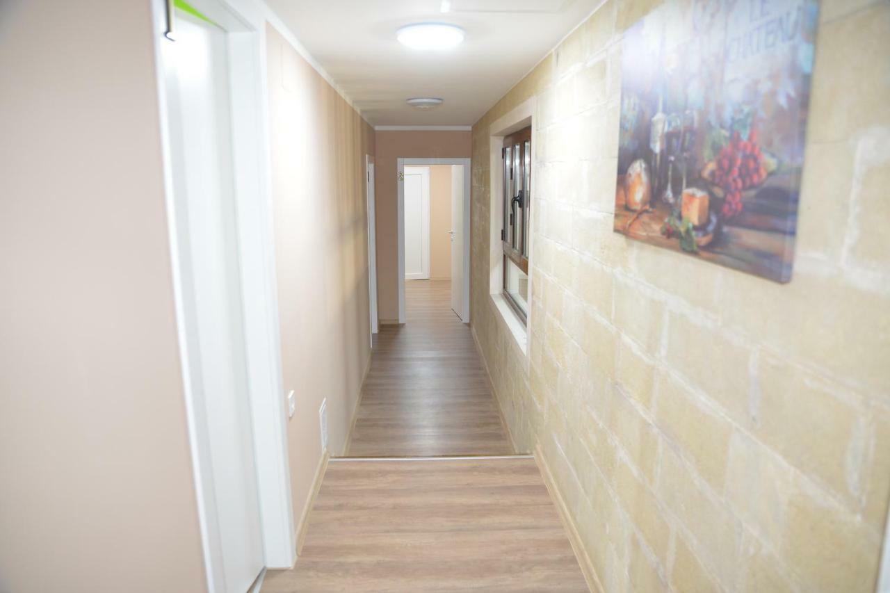 Apartmani Bojeresku Νεγκοτίν Εξωτερικό φωτογραφία
