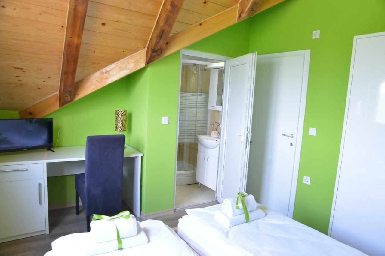 Apartmani Bojeresku Νεγκοτίν Εξωτερικό φωτογραφία