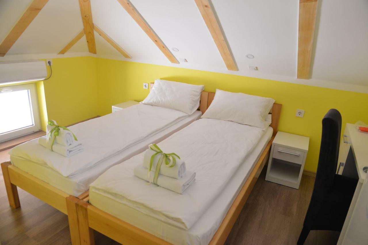 Apartmani Bojeresku Νεγκοτίν Εξωτερικό φωτογραφία