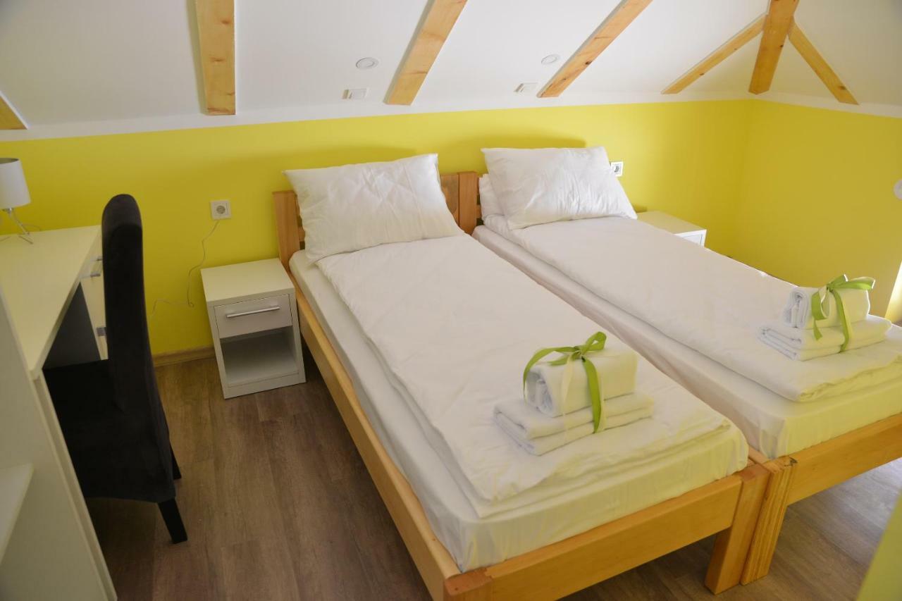 Apartmani Bojeresku Νεγκοτίν Εξωτερικό φωτογραφία