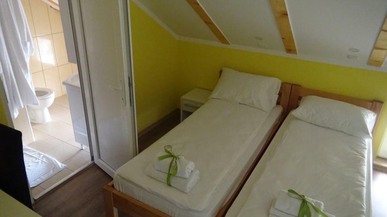 Apartmani Bojeresku Νεγκοτίν Εξωτερικό φωτογραφία