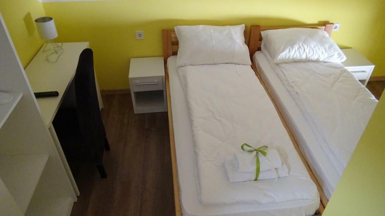 Apartmani Bojeresku Νεγκοτίν Εξωτερικό φωτογραφία