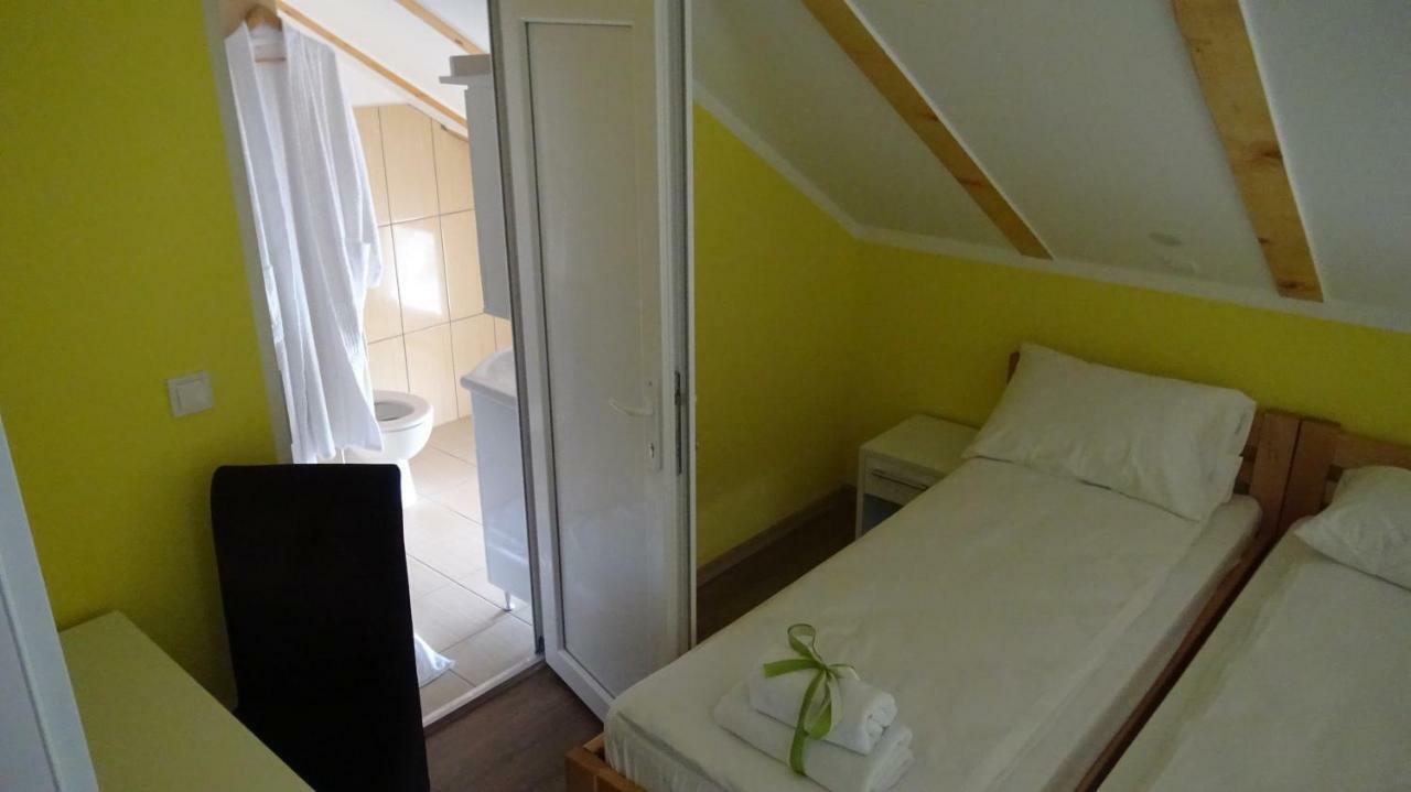Apartmani Bojeresku Νεγκοτίν Εξωτερικό φωτογραφία